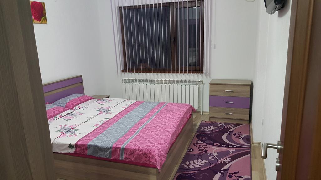 Д И В 1 - D & V 1 Apartment ساندانسكي المظهر الخارجي الصورة