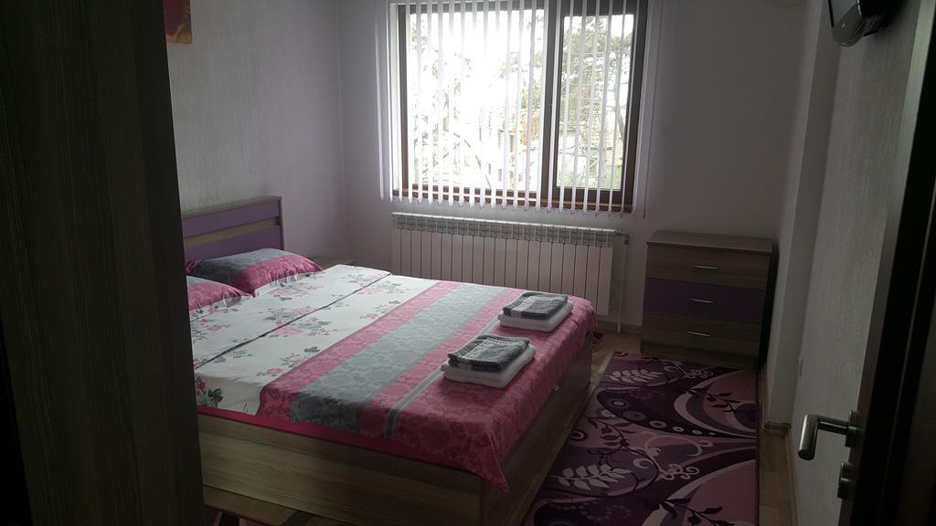 Д И В 1 - D & V 1 Apartment ساندانسكي المظهر الخارجي الصورة
