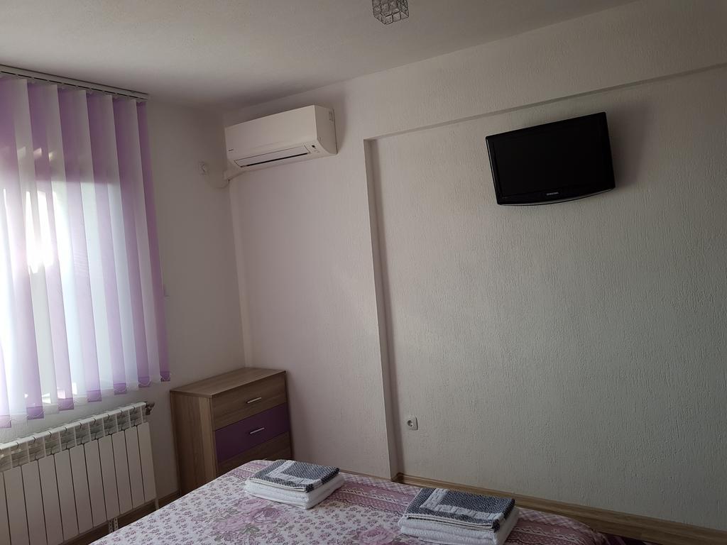 Д И В 1 - D & V 1 Apartment ساندانسكي المظهر الخارجي الصورة