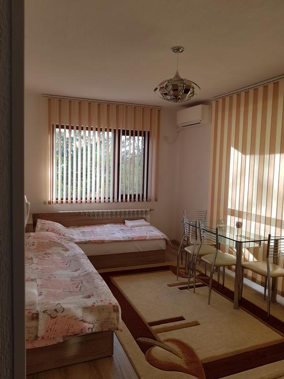 Д И В 1 - D & V 1 Apartment ساندانسكي المظهر الخارجي الصورة