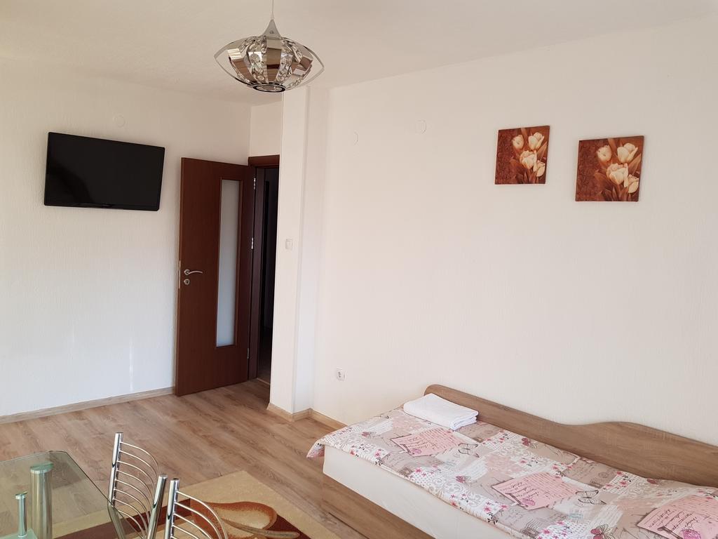 Д И В 1 - D & V 1 Apartment ساندانسكي المظهر الخارجي الصورة